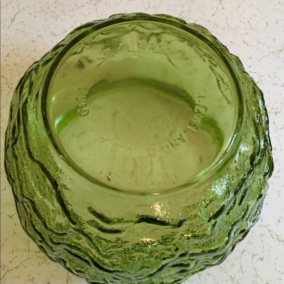 Mid Century Avocado Green Stippled Glass Vase - Picture 5 of 11